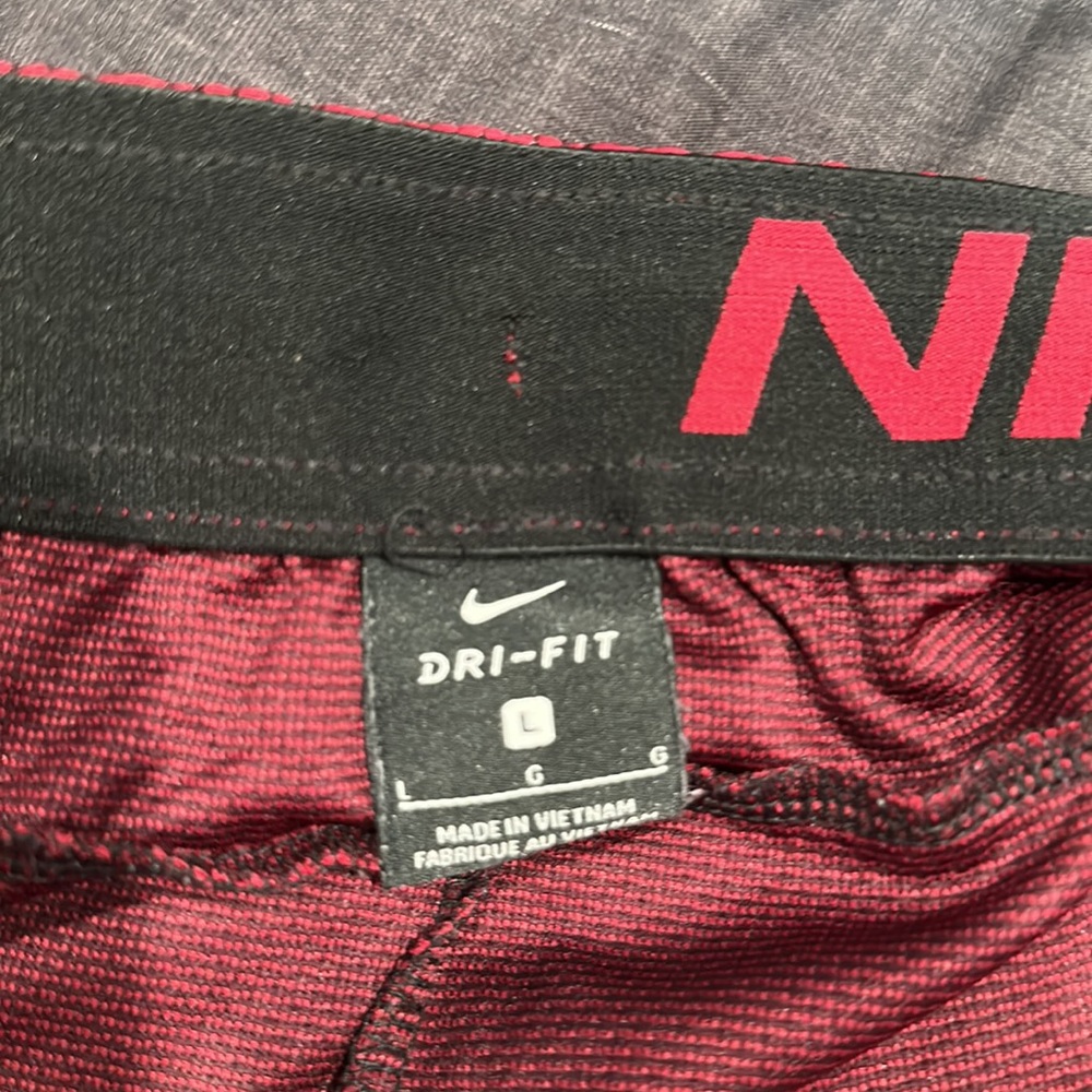 Nike Dri-Fit shorts. Size large - Picture 3 of 3